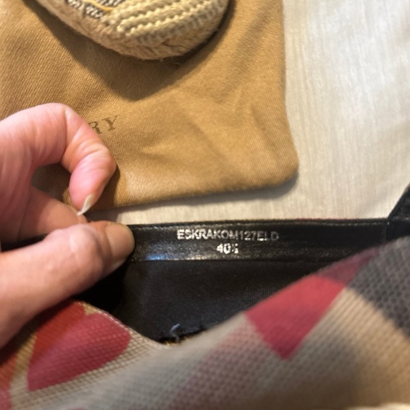 Worn only once, very good condition size 40 1/2 - Picture 3 of 4